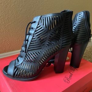 Peep Toe Black Sandal high heels Size 8